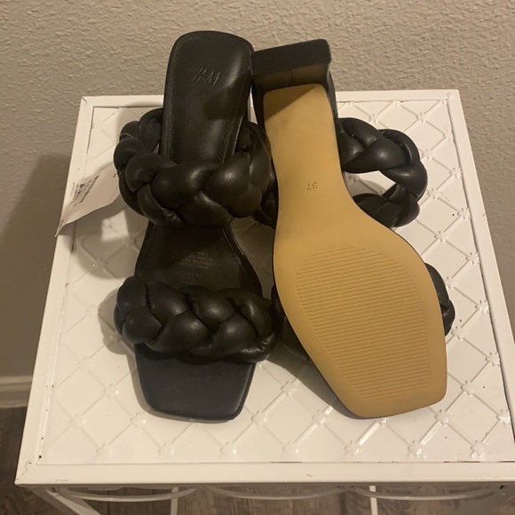 H&M Sandals - Picture 2 of 3